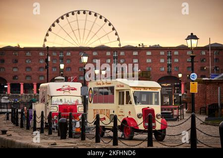 Liverpool Albert Dock Waterfront COMMER, FOURGONNETTE GLACÉE COMMER Banque D'Images