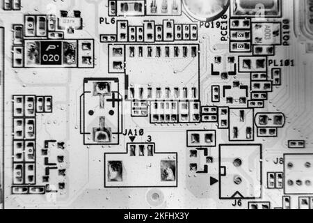 résistances sur la carte de circuit imprimé bleue. pcb Banque D'Images