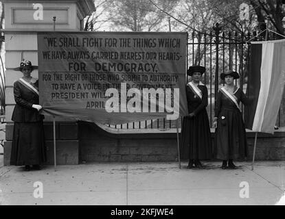 Femme au suffrage - Pickets à la Maison Blanche, 1917. Banque D'Images