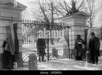 Femme au suffrage - Pickets à la Maison Blanche, 1917. Banque D'Images