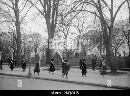 Femme au suffrage - Pickets à la Maison Blanche, 1917. Banque D'Images