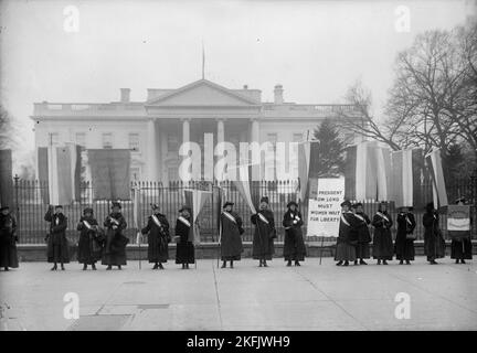 Femme au suffrage - Pickets à la Maison Blanche, 1917. Banque D'Images