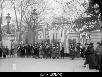 Femme au suffrage - Pickets à la Maison Blanche, 1917. Banque D'Images