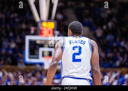 Durham, Caroline du Nord, États-Unis. 18th novembre 2022. Duke Blue Devils garde Jaylen Blakes (2) pendant la deuxième moitié du match de basket-ball de la NCAA à Cameron Indoor à Durham, en Caroline du Nord. (Scott Kinser/Cal Sport Media). Crédit : csm/Alay Live News Banque D'Images