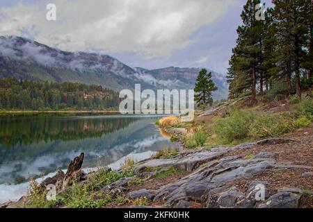 Vue pittoresque du lac Haviland, Colorado, situé dans la forêt nationale de San Juan, à environ 20 miles au nord de Durango, Colorado. Banque D'Images