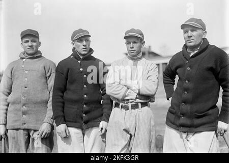 Joe Connolly, Bill Allen, Merito Acosta, Unidentified, Washington al, À l'Université de Virginie, Charlottesville (baseball), ca. 1913. Banque D'Images