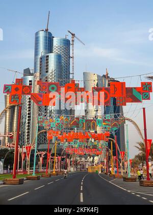 L'horizon de la ville moderne et en plein essor de Doha au Qatar, au Moyen-Orient. - La corniche de Doha à West Bay, Doha, Qatar. Banque D'Images