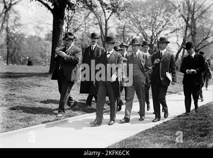 Daniels, Josephus, secrétaire de la Marine, 1913-1921. Avec des jeunes, 1914. Banque D'Images