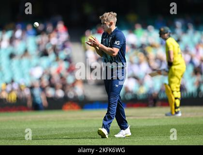 Sam Curran, d'Angleterre, se prépare à faire un bol pendant le deuxième match de la série internationale One Day entre l'Australie et l'Angleterre au Sydney Cricket Ground, sur 19 novembre 2022, à Sydney, en Australie.(photo : Izhar Khan) IMAGE LIMITÉE À UN USAGE ÉDITORIAL - STRICTEMENT PAS D'USAGE COMMERCIAL Banque D'Images