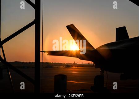 L’avion F-35A Lightning II de la Fighter Wing 33rd est utilisé pour former et transformer la plus récente sélection de pilotes étudiants F-35A de la base aérienne d’Eglin, en Floride. Le 33rd FW est l'un des deux endroits de l'AF qui forment des pilotes de chasse de 5th générations prêts pour le combat. Banque D'Images