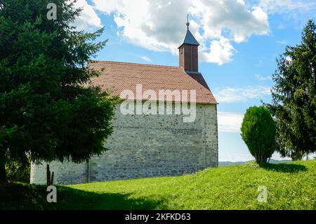 NAIVICE était un don de Ban Jula, quelque temps avant 1230. Les Templiers ont probablement construit l'église de Saint-Martin sur ce domaine eux-mêmes. Banque D'Images