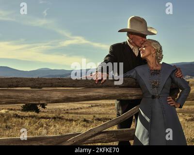 HARRISON FORD et HELEN MIRREN en 1923 (2022), dirigé par TAYLOR SHERIDAN. Crédit : MTV Entertainment Studios / Album Banque D'Images