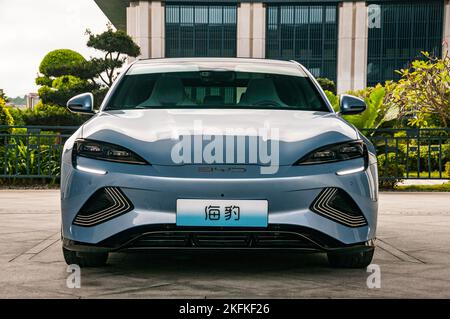 La berline électrique à longue portée BYD Seal (Atto 4) dans un hôtel de Shenzhen, province de Guangdong en Chine. Banque D'Images