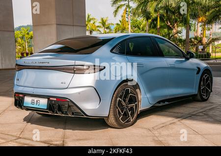 La berline électrique à longue portée BYD Seal (Atto 4) dans un hôtel de Shenzhen, province de Guangdong en Chine. Banque D'Images