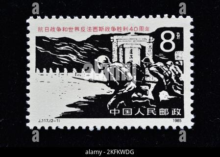 CHINE - VERS 1985: Un timbre imprimé en Chine montre 40th Anniv. De victoire sur la guerre de résistance contre le Japon et les Chines de guerre antifascistes du monde Banque D'Images