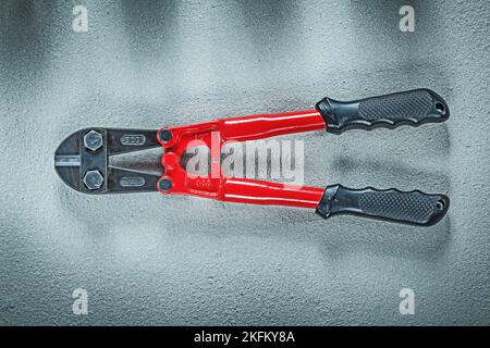 Concept de construction de coupe-boulons sur surface en béton. Banque D'Images