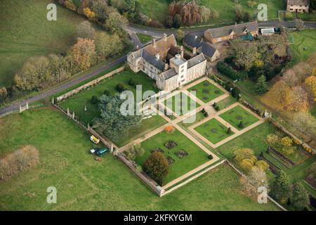 La Maison des canons Ashby, une maison de campagne du milieu de C16 aux origines antérieures qui recouvre les vestiges enterrés d'une partie de la colonie médiévale des canons Ashby, Northamptonshire, 2018. Banque D'Images