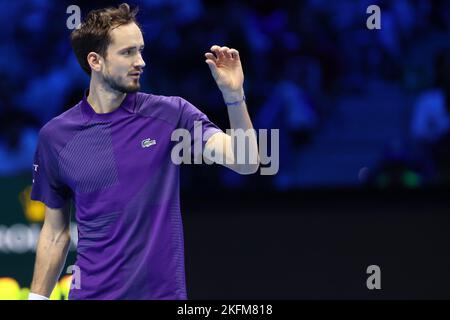 Daniil Medvedev de Russie gestes pendant le match des singles Round Robin entre Novak Djokovic de Serbie et Daniil Medvedev de Russie pendant le sixième jour des finales du Tour mondial de l'ATP de Nitto. Novak Djokovic gagne 6-3, 6-7, 7-6 sur Daniil Medvedev. Banque D'Images