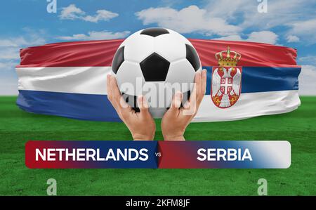 Les pays-Bas contre la Serbie les équipes nationales de football le concept de compétition de football. Banque D'Images