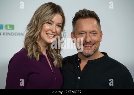 Lars PAPE, acteur, Nina ENSMANN, actrice, 27th RTL don marathon 'nous aidons les enfants', télévision, 17 novembre-18th, 2022. Banque D'Images