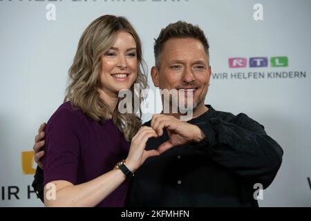 Lars PAPE, acteur, Nina ENSMANN, actrice, 27th RTL don marathon 'nous aidons les enfants', télévision, 17 novembre-18th, 2022. Banque D'Images