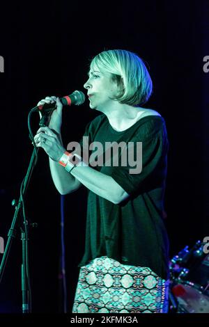 Andrea Parker, chanteuse de Melys - concert à l'Aquarium, Lowestoft, Suffolk - le 9 décembre 2016 Banque D'Images