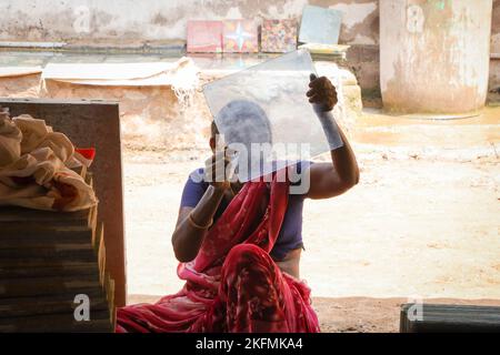 Production de carreaux Athangudi à Attangudi, Tamil Nadu, Inde . Banque D'Images