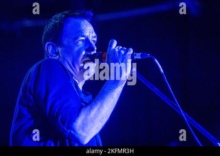 David Gedge chanteur avec le cadeau de mariage - en concert à l'Aquarium, Lowestoft, Suffolk - le 9 décembre 2016 Banque D'Images