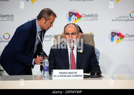 Djerba, Tunisie. 19th novembre 2022. Le Premier ministre arménien Nikol Pashinyan (R) assiste au Sommet de la Francophonie de 18th. Credit: Khaled Nasraoui/dpa/Alay Live News Banque D'Images