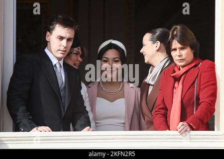 Louis Ducruet, Camille Gottlieb, Pauline Ducruet, Marie Chevalier, Princesse Stéphanie de Monaco assistent à la parade sur le balcon du palais lors de la célébration de la Journée nationale sur 19 novembre 2022 à Monaco ville, Principauté de Monaco. Photo par Marco Piovanotto/IPA - PAS DE TABLOÏDES Banque D'Images