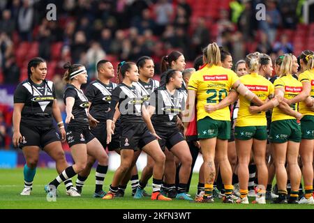 La Nouvelle-Zélande exécute le Haka devant l'équipe australienne avant la finale de la coupe du monde de rugby féminin à Old Trafford, Manchester. Date de la photo: Samedi 19 novembre 2022. Banque D'Images