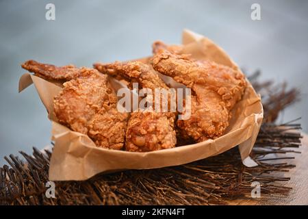 Bouillon de poulet frite. Birmingham, Royaume-Uni. Novembre 2022. Banque D'Images