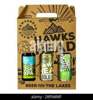 Un porte-bouteilles de carton de marque Hawkshead Brewery. Courant à 2022. Banque D'Images