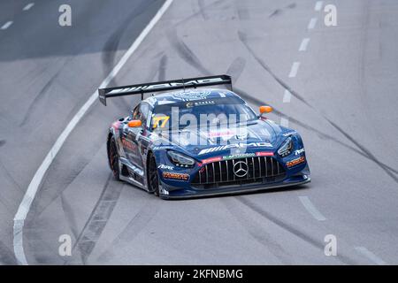 Macao, Chine. 19th novembre 2022. Maro Engel, d'Allemagne, conduit pendant la course de la coupe GT de Macao au Grand Prix de Macao 69th à Macao, dans le sud de la Chine, le 19 novembre 2022. Crédit: Cheong Kam Ka/Xinhua/Alay Live News Banque D'Images