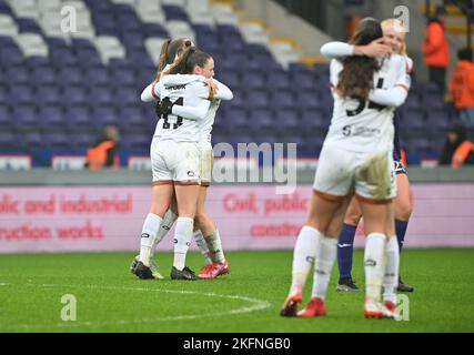 Bruxelles, Belgique. 19th novembre 2022. Les joueuses de l'OHL fêtent après avoir remporté un match de football entre RSC Anderlecht et OH Leuven, le samedi 19 novembre 2022 à Bruxelles, le 11 e jour de la compétition de football de première division de la Ligue belge « Super » 2022-2023. BELGA PHOTO DAVID CATRY crédit: Belga News Agency/Alay Live News Banque D'Images