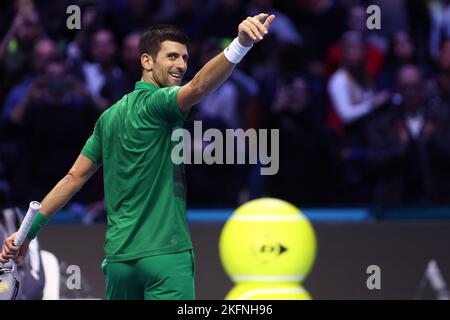 Turin, Italie. 19th novembre 2022. Novak Djokovic de Serbie célèbre après avoir remporté la demi-finale du match des célibataires entre Novak Djokovic de Serbie et Taylor Fritz des Etats-Unis le septième jour des finales du Tour mondial de Nitto ATP à Pala Alpitour sur 19 novembre 2022 à Turin, Italie Credit: Marco Canoniero/Alay Live News Banque D'Images