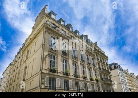 Paris, bâtiments typiques du Marais, au centre de la capitale française Banque D'Images