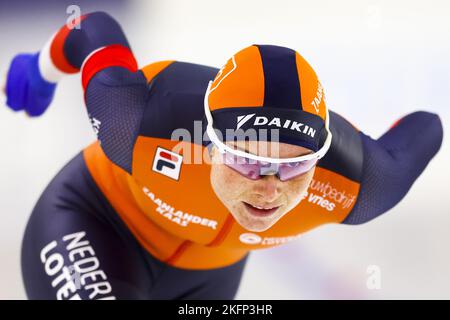 HERENVEEN - pays-Bas, 19/11/2022, HERENVEEN - Marijke Groenewoud (NED) en action sur les 1500 mètres lors du deuxième tournoi de la coupe du monde de longue piste de l'UIP à Thialf. ANP VINCENT JANNINK Banque D'Images