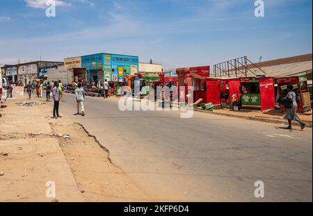 Rue commerçante de la ville de Mzuzu, dans le nord du Malawi Banque D'Images