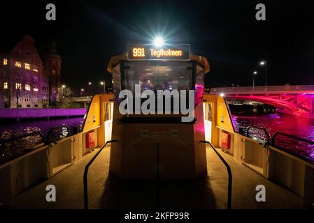 A bord du bus du port de Copenhague la nuit (Københavns Hannebusser om natten) (Rute 991 Teglholmen) Banque D'Images