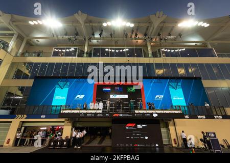 Yas Island, Abu Dhabi - 19/11/2022, Podium, VERSCHOOR Richard (nld), Trident, Dallara F2, LAWSON Liam (nzl), Carlin, Dallara F2, DRUGOVICH Felipe (BRA), MP Motorsport, Dallara F2, portrait lors de la ronde 14th du Championnat de Formule 2 de la FIA 2022, de 18 novembre à 20, 2022 sur le circuit pas Marina, à l'île de Yas, Abu Dhabi - photo: Sebastian Rozendaal/DPPI/LiveMedia Banque D'Images