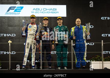 Yas Island, Abu Dhabi - 19/11/2022, Podium, VERSCHOOR Richard (nld), Trident, Dallara F2, LAWSON Liam (nzl), Carlin, Dallara F2, DRUGOVICH Felipe (BRA), MP Motorsport, Dallara F2, portrait lors de la ronde 14th du Championnat de Formule 2 de la FIA 2022, de 18 novembre à 20, 2022 sur le circuit pas Marina, à l'île de Yas, Abu Dhabi - photo: Sebastian Rozendaal/DPPI/LiveMedia Banque D'Images