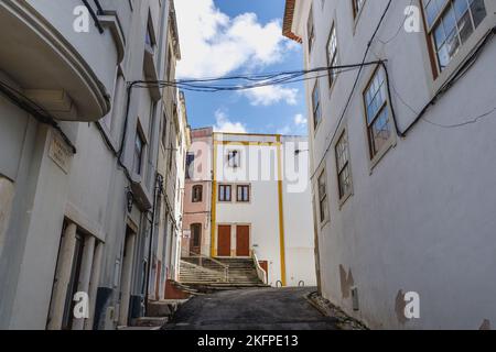 Figueira da Foz, Coimbra, Portugal - 26 octobre 2020 : détail de l'architecture d'une maison typique dans le centre historique de la ville en automne Banque D'Images