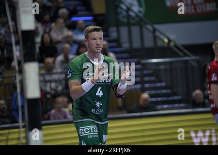 Wetzlar, Allemagne. 19th novembre 2022. Adam Nyfjäll ( 4 Wetzlar ) pendant le jeu Liqui Moly Handball-Bundesliga entre HSG Wetzlar et HSV Handball à Buderus-Arena à Wetzlar, ALLEMAGNE. (Foto: Julia Christin Kneissl/Sports Press photo/C - DÉLAI D'UNE HEURE - ACTIVER seulement FTP SI LES IMAGES DE MOINS D'UNE HEURE - Alay) crédit: SPP Sport Press photo. /Alamy Live News Banque D'Images