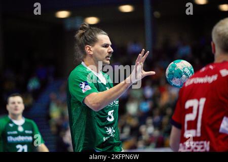 Wetzlar, Allemagne. 19th novembre 2022. Erik Schmidt ( 8 Wetzlar ) pendant le jeu Liqui Moly Handball-Bundesliga entre HSG Wetzlar et HSV Handball à Buderus-Arena à Wetzlar, ALLEMAGNE. (Foto: Julia Christin Kneissl/Sports Press photo/C - DÉLAI D'UNE HEURE - ACTIVER seulement FTP SI LES IMAGES DE MOINS D'UNE HEURE - Alay) crédit: SPP Sport Press photo. /Alamy Live News Banque D'Images