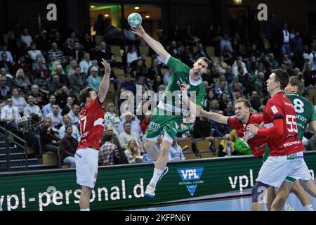Wetzlar, Allemagne. 19th novembre 2022. Hendrik Wagner ( 28 Wetzlar ) pendant le jeu Liqui Moly Handball-Bundesliga entre HSG Wetzlar et HSV Handball à Buderus-Arena à Wetzlar, ALLEMAGNE. (Foto: Julia Christin Kneissl/Sports Press photo/C - DÉLAI D'UNE HEURE - ACTIVER seulement FTP SI LES IMAGES DE MOINS D'UNE HEURE - Alay) crédit: SPP Sport Press photo. /Alamy Live News Banque D'Images