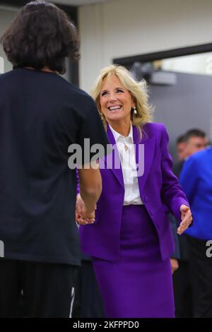 14 NOVEMBRE - CHICAGO, il : la première dame, le Dr Jill Biden, visite l'école secondaire Rolling Meadows pour une table ronde éducative avec des étudiants et des enseignants sur 14 novembre 2022 à Rolling Meadows, Illinois. (Photo : Cruz Gutierrez/accès photo) Banque D'Images