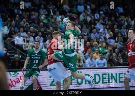 Wetzlar, Allemagne. 19th novembre 2022. Jonas Schleier ( 21 Wetzlar ) pendant le jeu Liqui Moly Handball-Bundesliga entre HSG Wetzlar et HSV Handball à Buderus-Arena à Wetzlar, ALLEMAGNE. (Foto: Julia Christin Kneissl/Sports Press photo/C - DÉLAI D'UNE HEURE - ACTIVER seulement FTP SI LES IMAGES DE MOINS D'UNE HEURE - Alay) crédit: SPP Sport Press photo. /Alamy Live News Banque D'Images