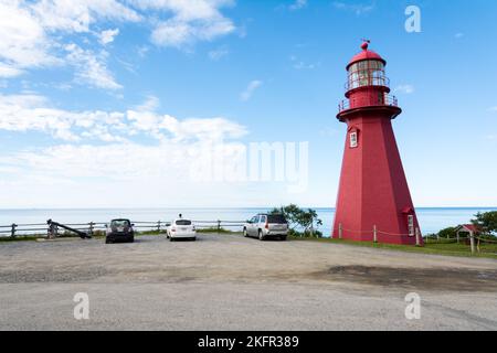 La Matre, Canada - 9 août 2015 : vue sur le Phare de la Martre, l'un des nombreux phares emblématiques de la Gaspésie pendant une journée ensoleillée Banque D'Images
