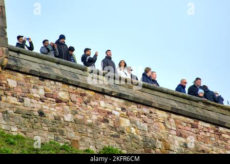 Édimbourg, Écosse, Royaume-Uni 19th novembre 2022. Météo au Royaume-Uni: Marché agricole d'Édimbourg dans le centre de la ville sous les murs du château près du grassmarket a vu un temps décent après un déluge d'antan. Crédit Gerard Ferry/Alay Live News Banque D'Images